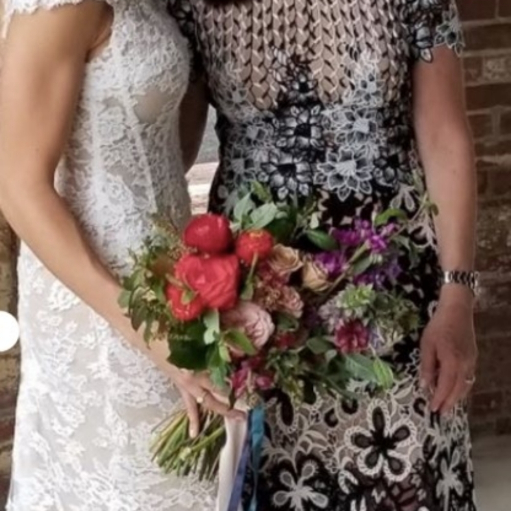 Monique Lhuillier floral lace applique dress